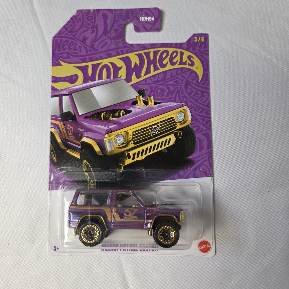 HOT WHEELS 2025 PEARL AND CHROME SERIES - NISSAN PATROL CUSTOM PURPLE AND‎ GOLD